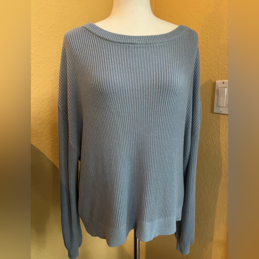 Lululemon reversible cross over crewneck sweater. Gray/ blue.
Size 18 - Picture 6 of 12